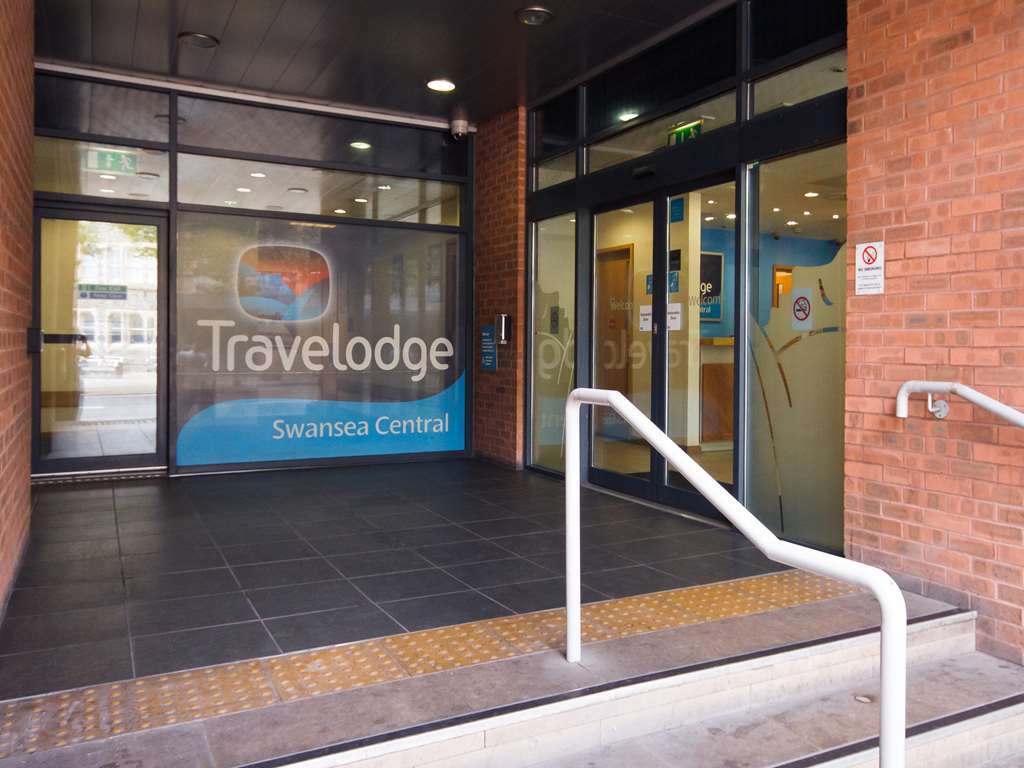 Travelodge Swansea Central Exterior foto